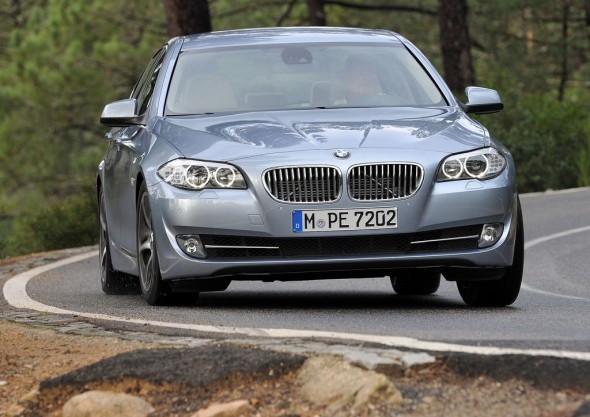 What is the difference between a bmw 535i and 535xi